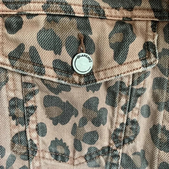 BLANKNYC  Fall Trends 2025 Leopard Print Button Denim Jacket Size Small - Picture 4 of 12